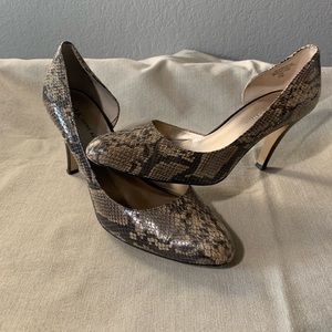 Anne Klein faux snake skin shoes size 7.5 womens heels EUC